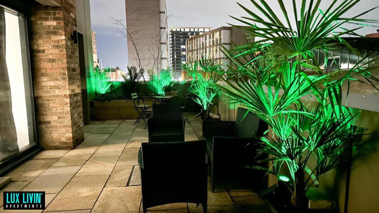 Lux Livin' Apartments - Luxury 2 Bed Apartment With Sky Garden 맨체스터 외부 사진