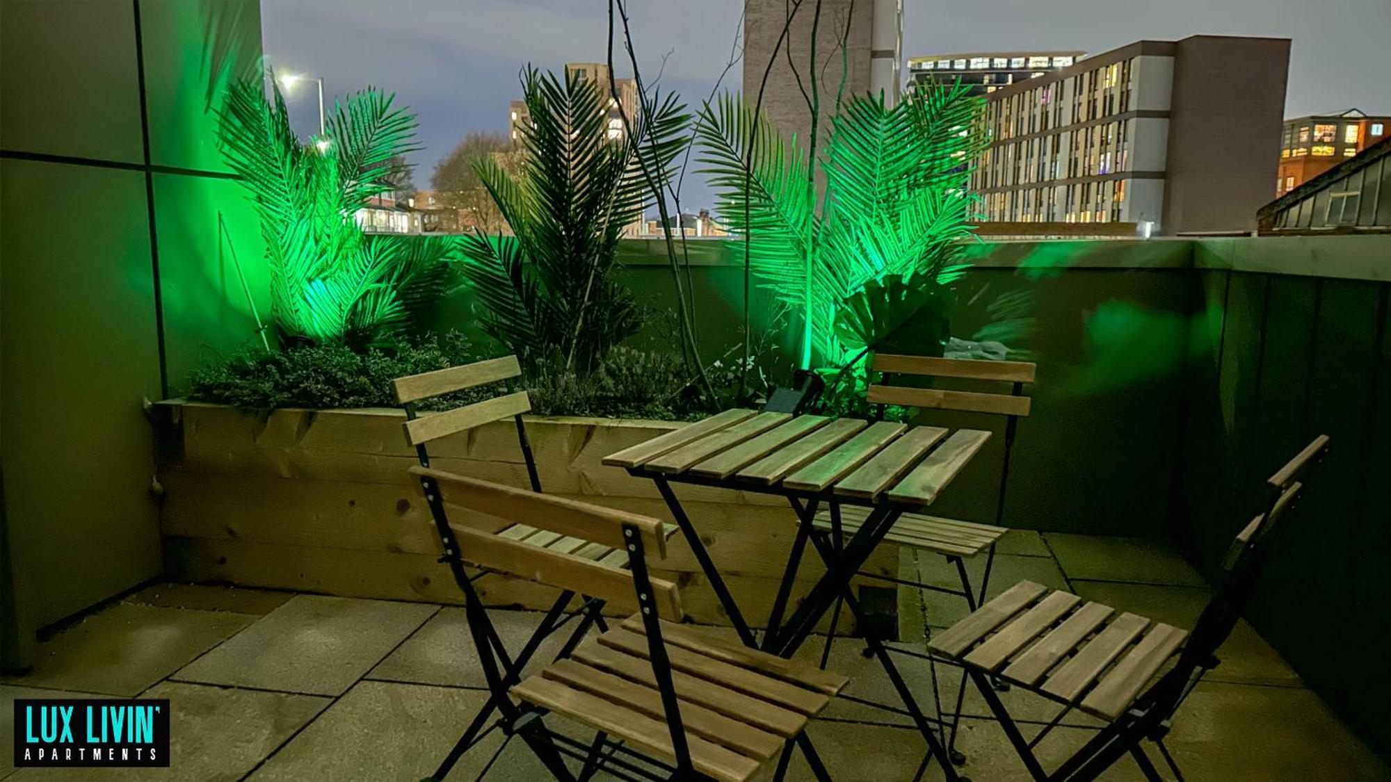 Lux Livin' Apartments - Luxury 2 Bed Apartment With Sky Garden 맨체스터 객실 사진