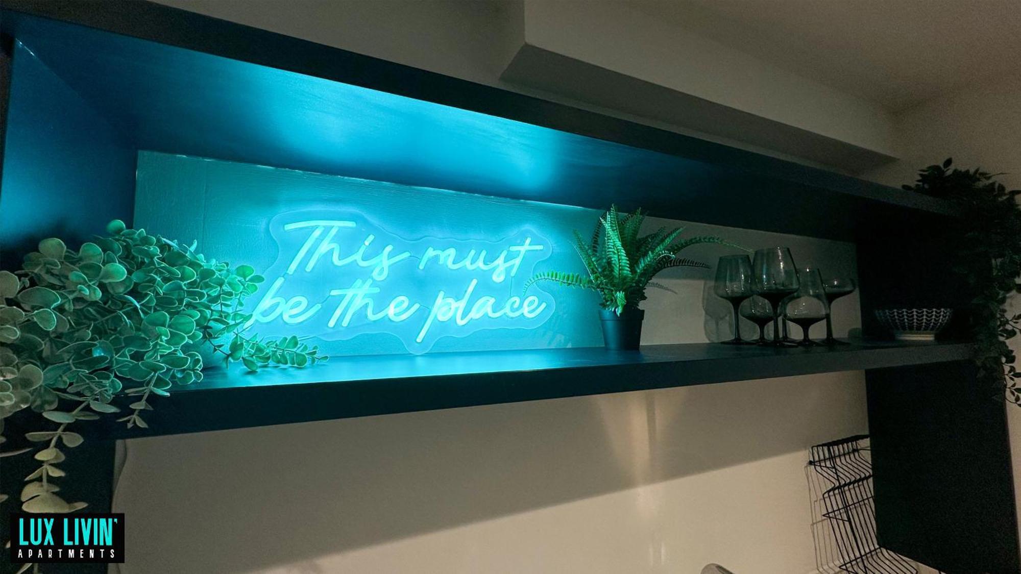 Lux Livin' Apartments - Luxury 2 Bed Apartment With Sky Garden 맨체스터 객실 사진