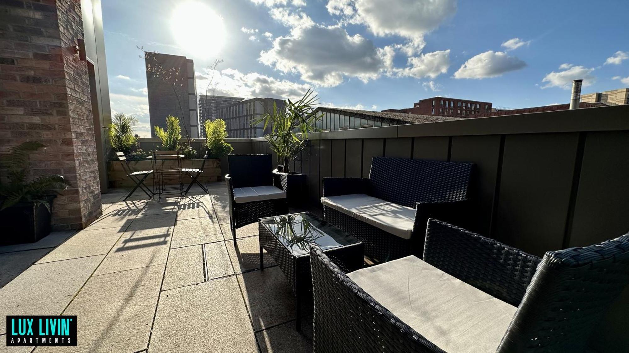 Lux Livin' Apartments - Luxury 2 Bed Apartment With Sky Garden 맨체스터 객실 사진