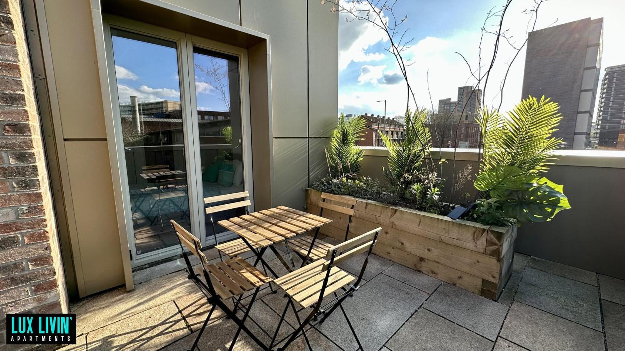 Lux Livin' Apartments - Luxury 2 Bed Apartment With Sky Garden 맨체스터 객실 사진